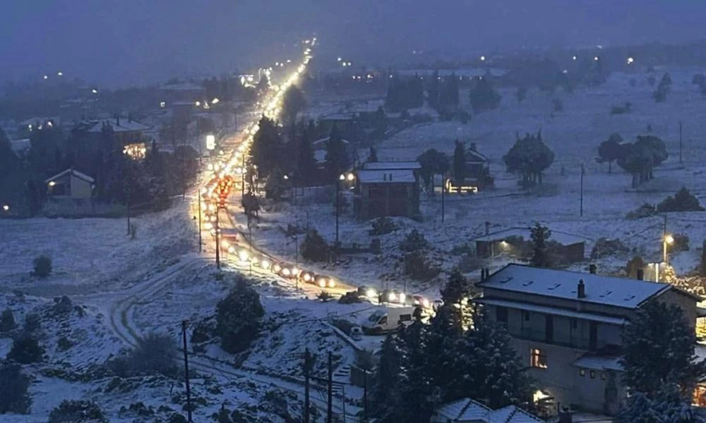 Το χάος στην Αράχωβα το προκάλεσαν τα ηλεκτρικά αυτοκίνητα που ακινητοποιήθηκαν